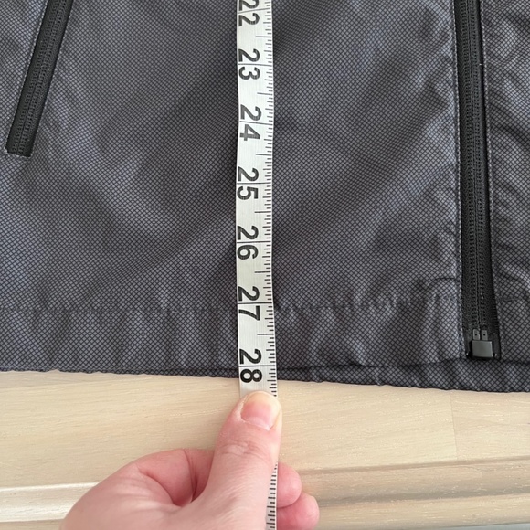 Men's New Balance Hooded Running Jacket Grey & Black Size Small - Picture 10 of 10